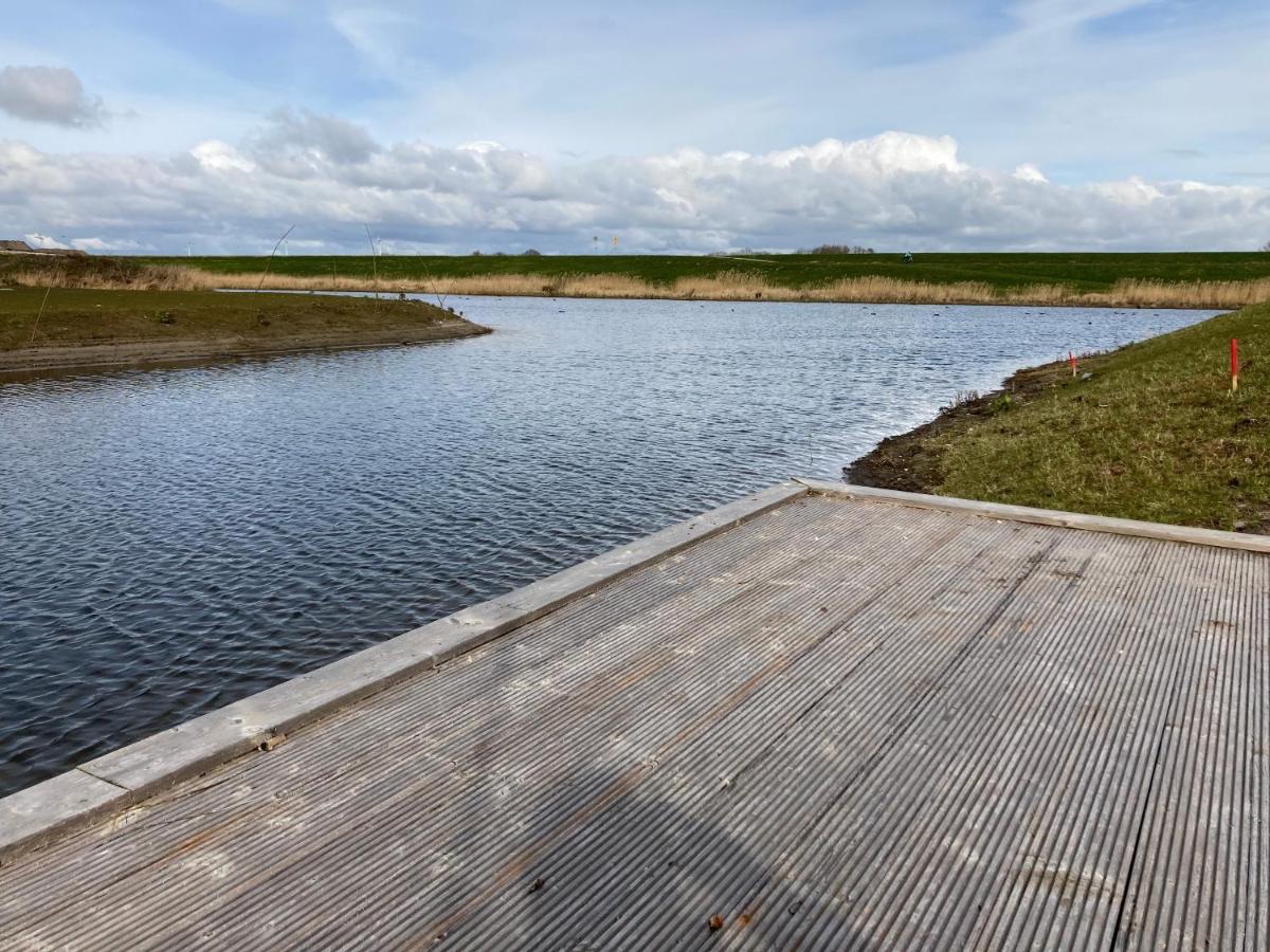 Tiny Vakantiehuis Aan Het Water Met Eigen Steiger En Airco Kampen Exterior foto